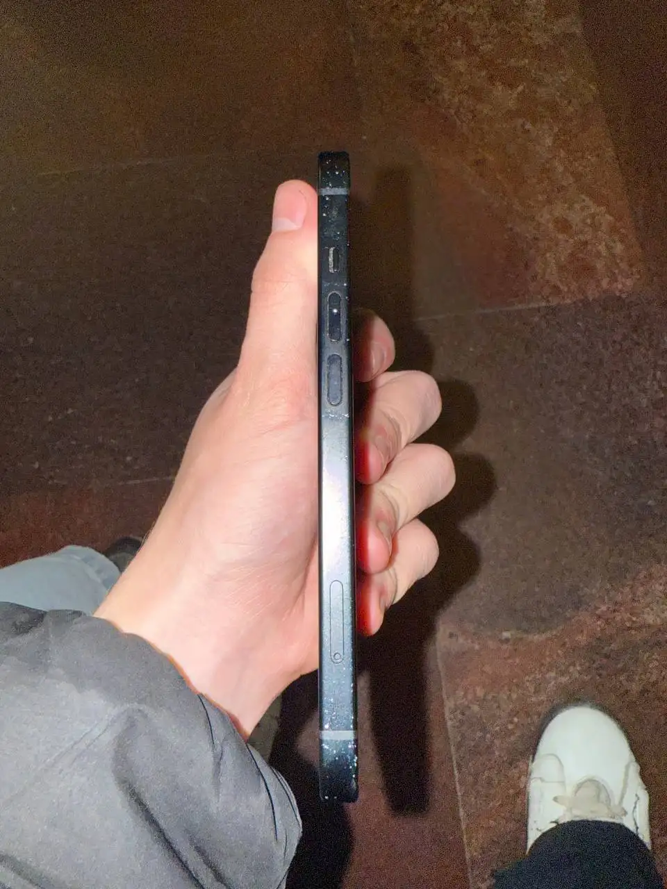 Продам iPhone 15/128 ГБ с битым пикселем и царапинами - Смартфоны (Электроника) в Екатеринбург