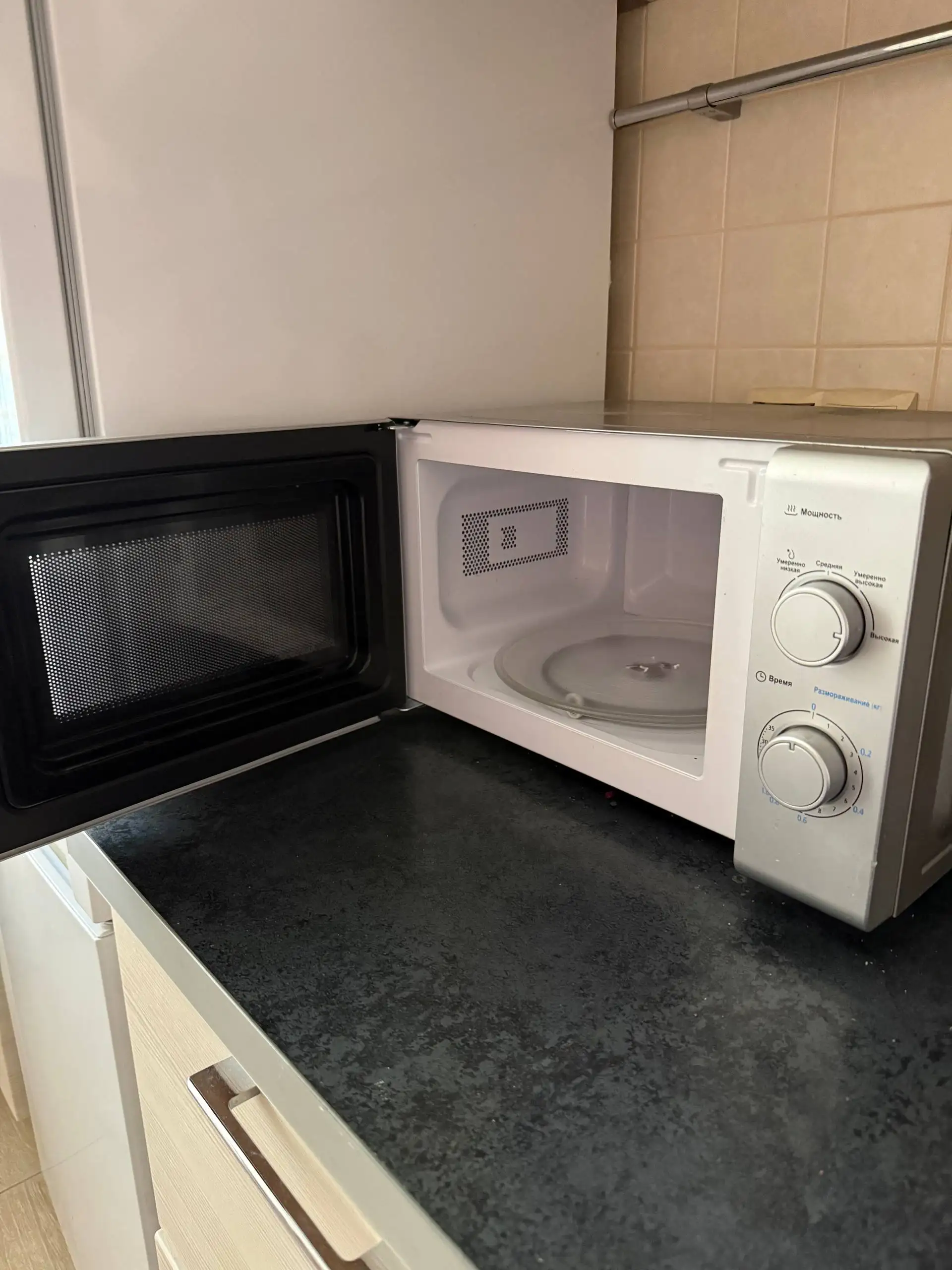 Микроволновка Midea MM720CFB - Техника для кухни (Барахолка) в Екатеринбург