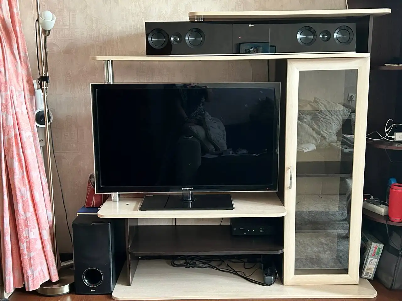 Полка под ТВ - Мебель (Барахолка) в Екатеринбург