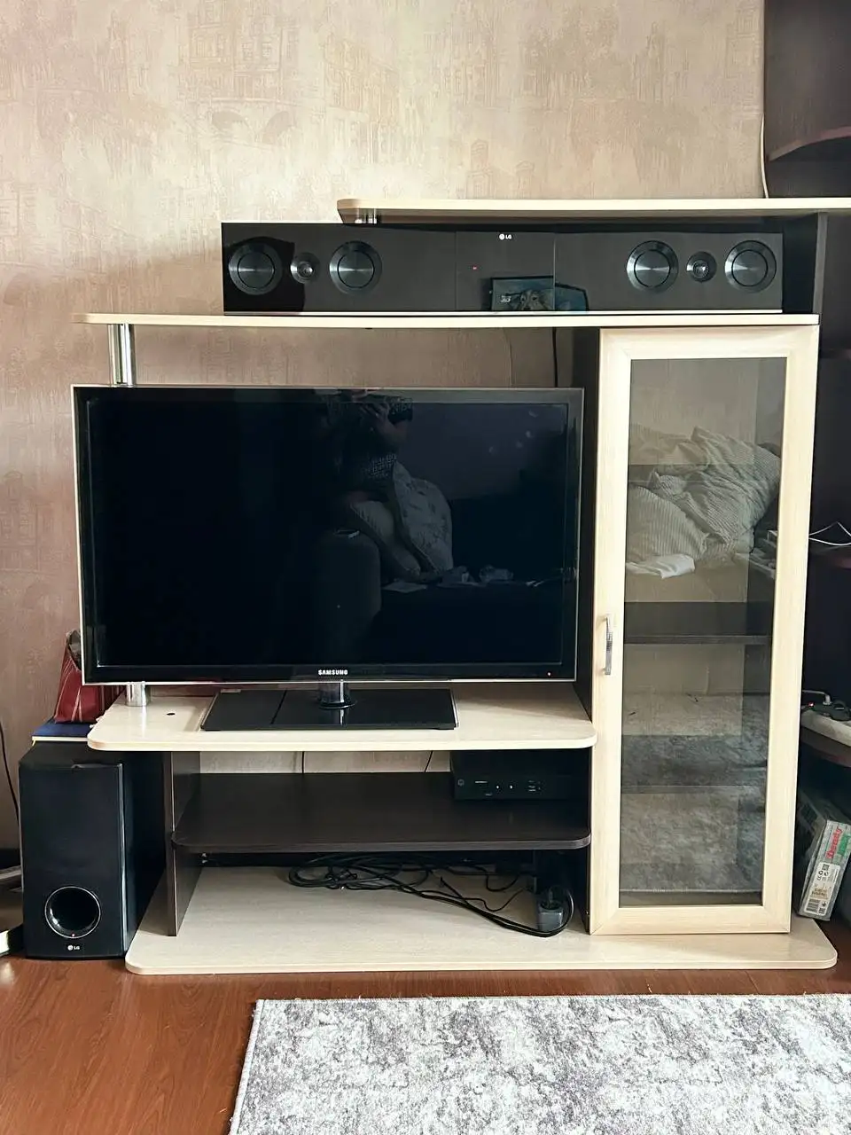 Полка под ТВ - Мебель (Барахолка) в Екатеринбург