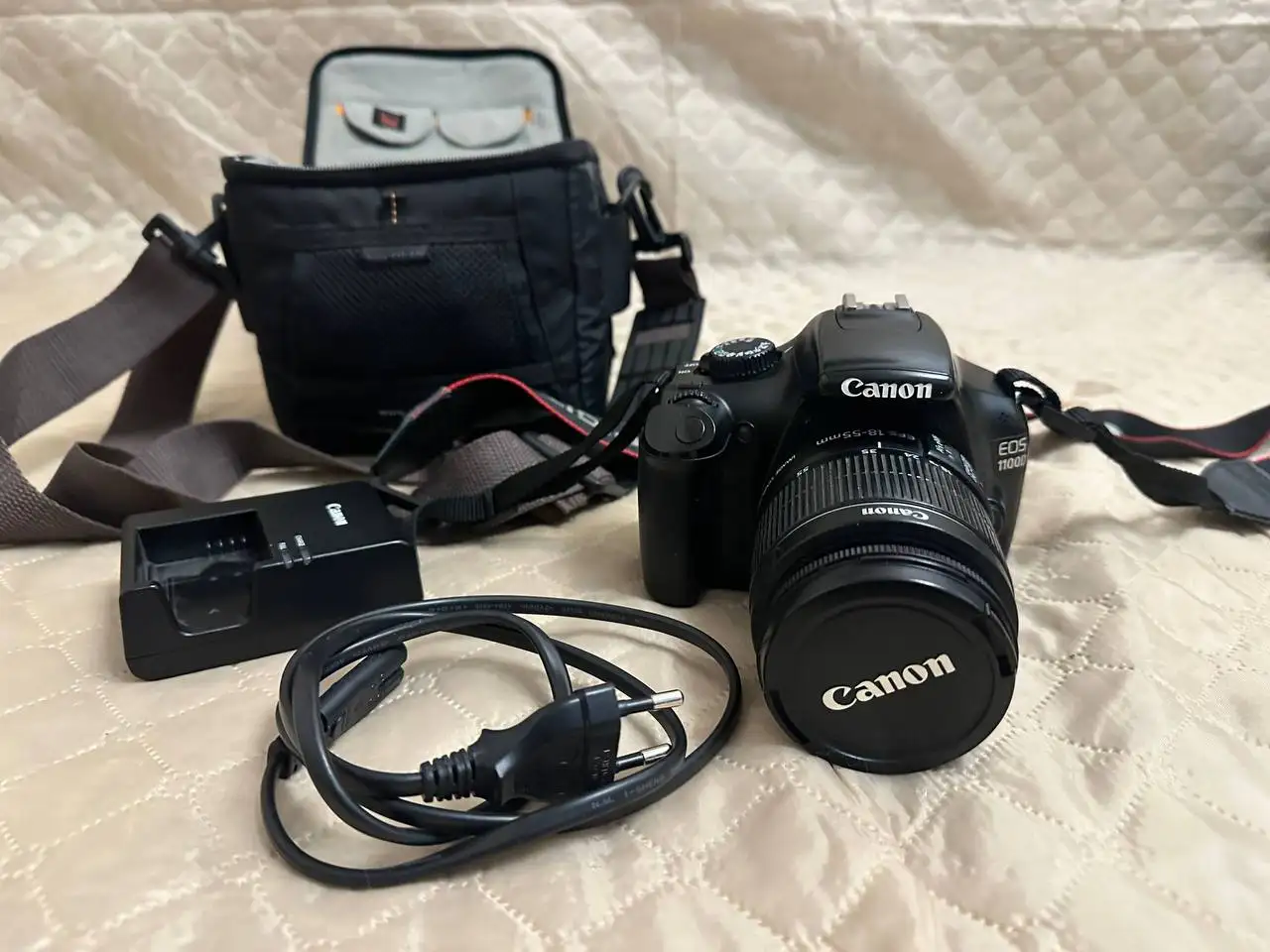 Продажа зеркального фотоаппарата Canon EOS 1100D - Фототехника (Электроника) в Екатеринбург