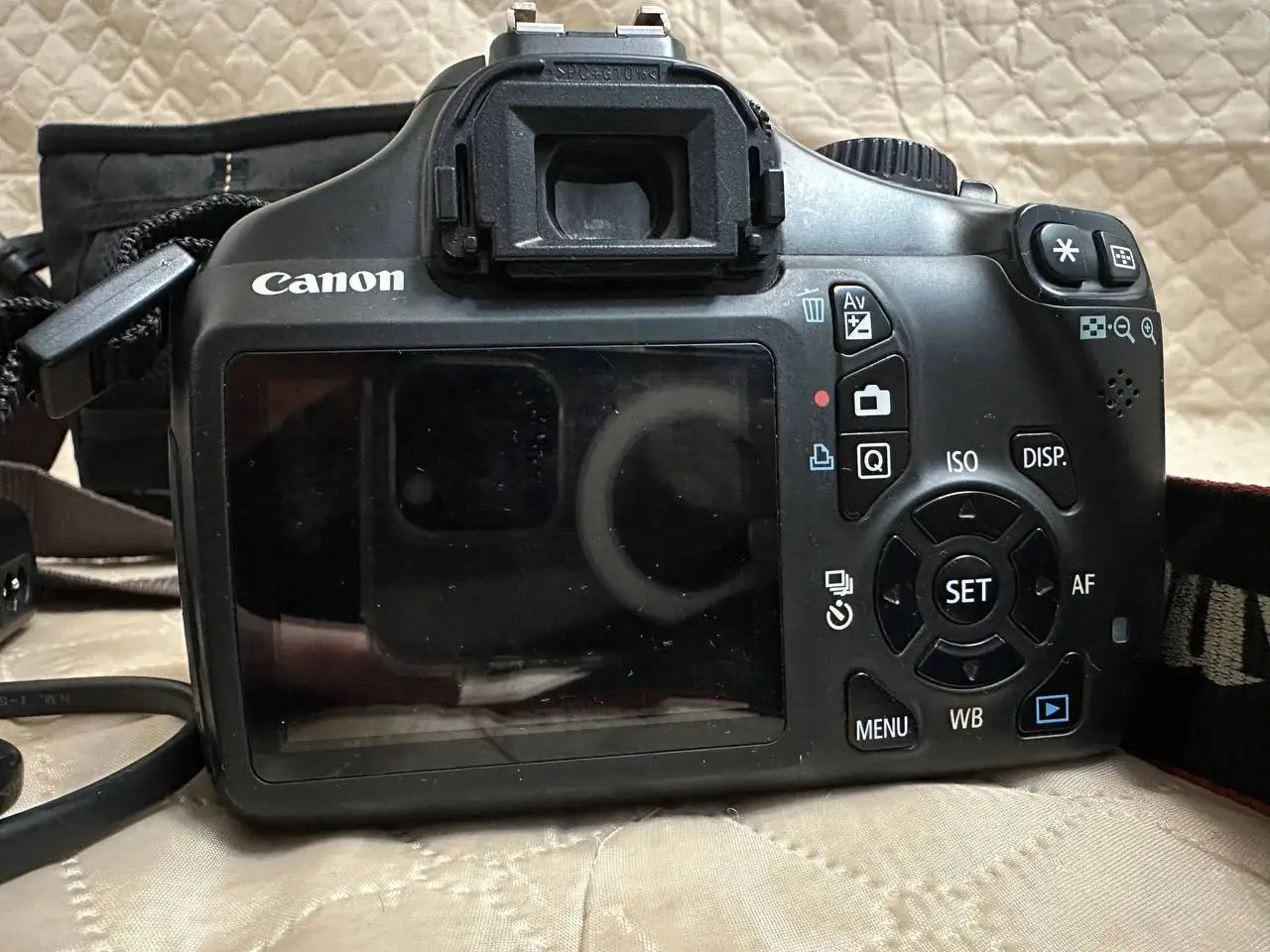 Продажа зеркального фотоаппарата Canon EOS 1100D - Фототехника (Электроника) в Екатеринбург