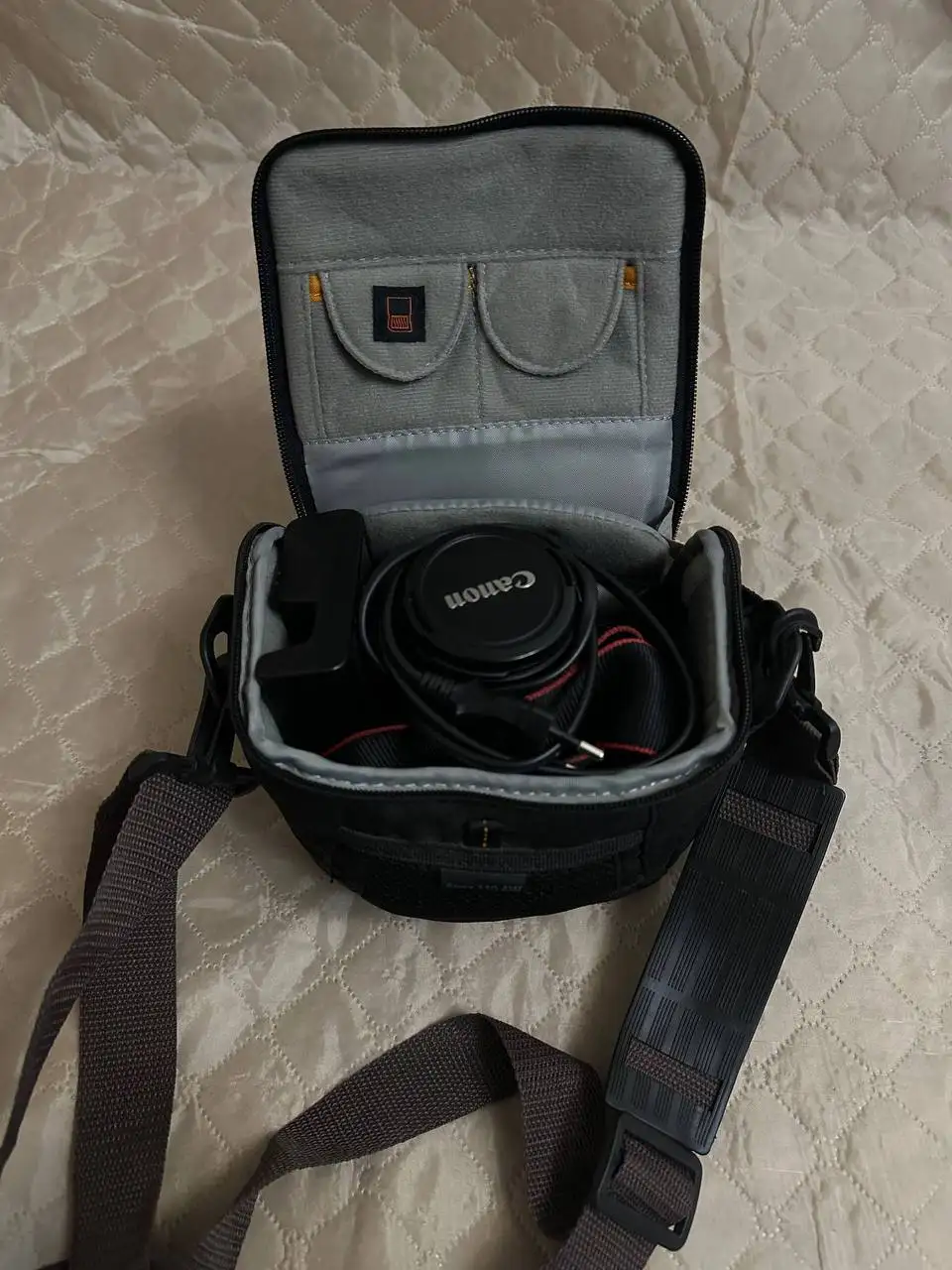 Продажа зеркального фотоаппарата Canon EOS 1100D - Фототехника (Электроника) в Екатеринбург