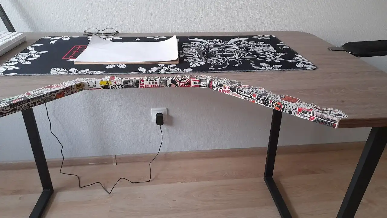 Проектор и стол - Электроника в Екатеринбург