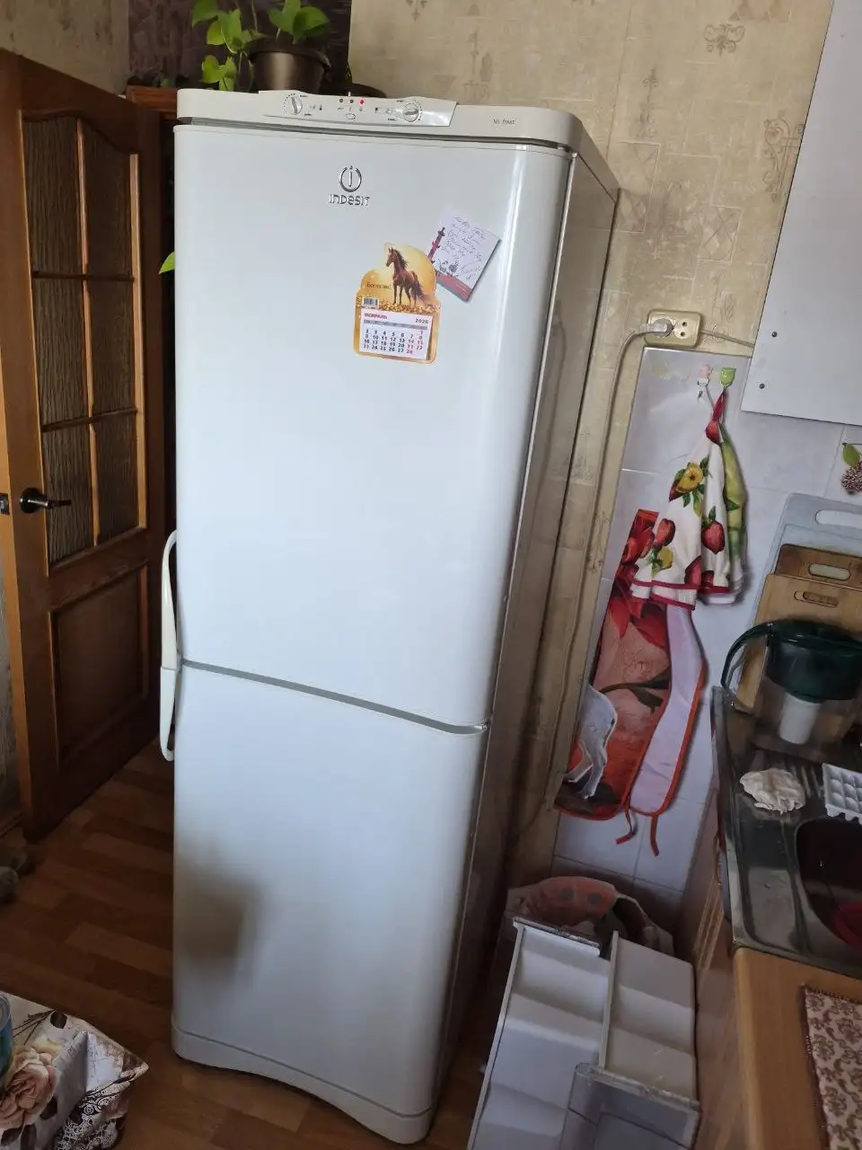 Холодильник Indesit с неисправной морозилкой - Крупная бытовая техника (Для дома и дачи) в Екатеринбург