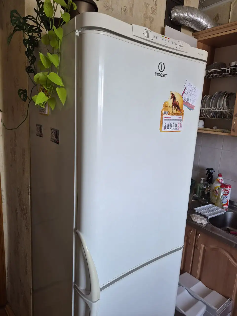 Холодильник Indesit с неисправной морозилкой - Крупная бытовая техника (Для дома и дачи) в Екатеринбург