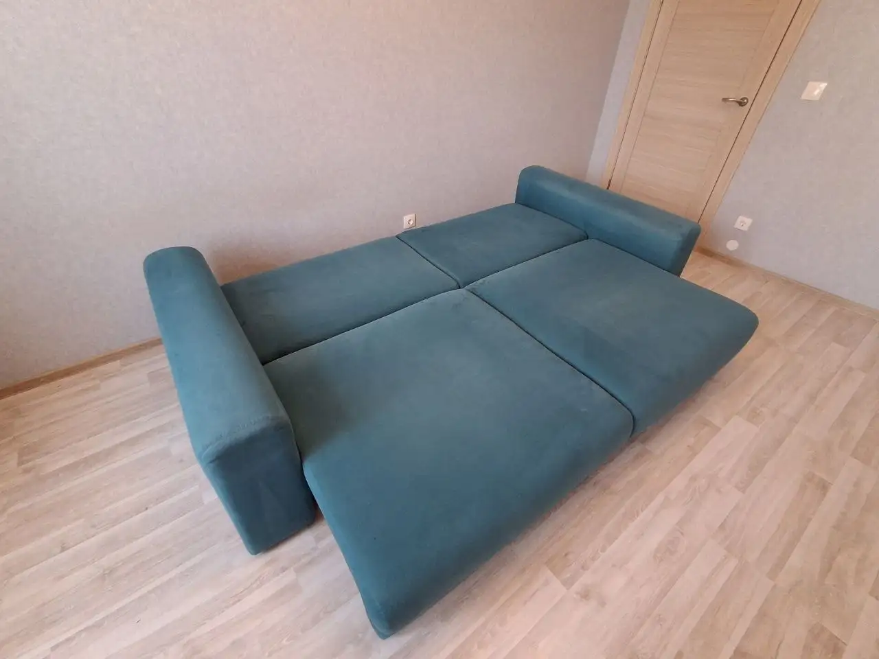 Продается диван-кровать еврокнижка в хорошем состоянии - Мебель (Для дома и дачи) в Екатеринбург