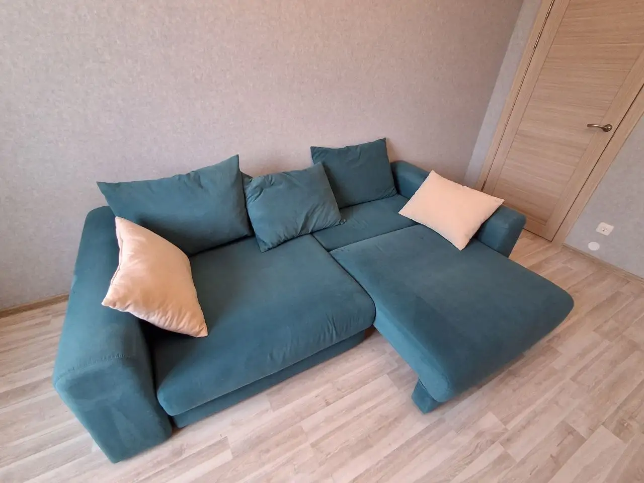 Продается диван-кровать еврокнижка в хорошем состоянии - Мебель (Для дома и дачи) в Екатеринбург