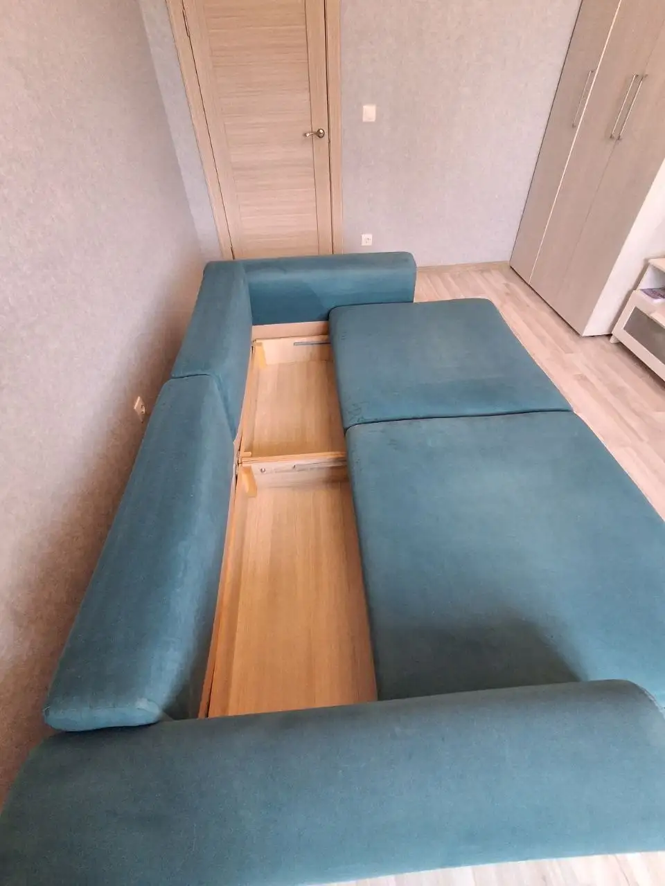 Продается диван-кровать еврокнижка в хорошем состоянии - Мебель (Для дома и дачи) в Екатеринбург