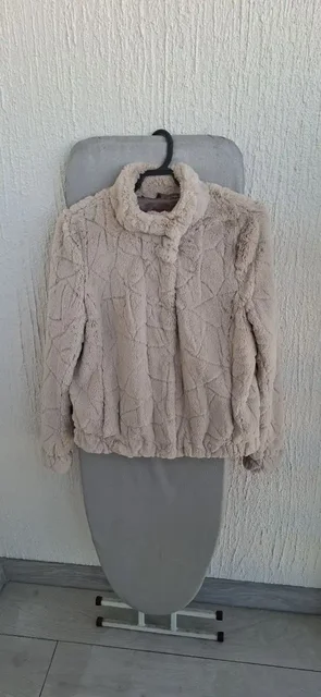 Меховой бомбер Esprit новый размер S - Футболки в Екатеринбург