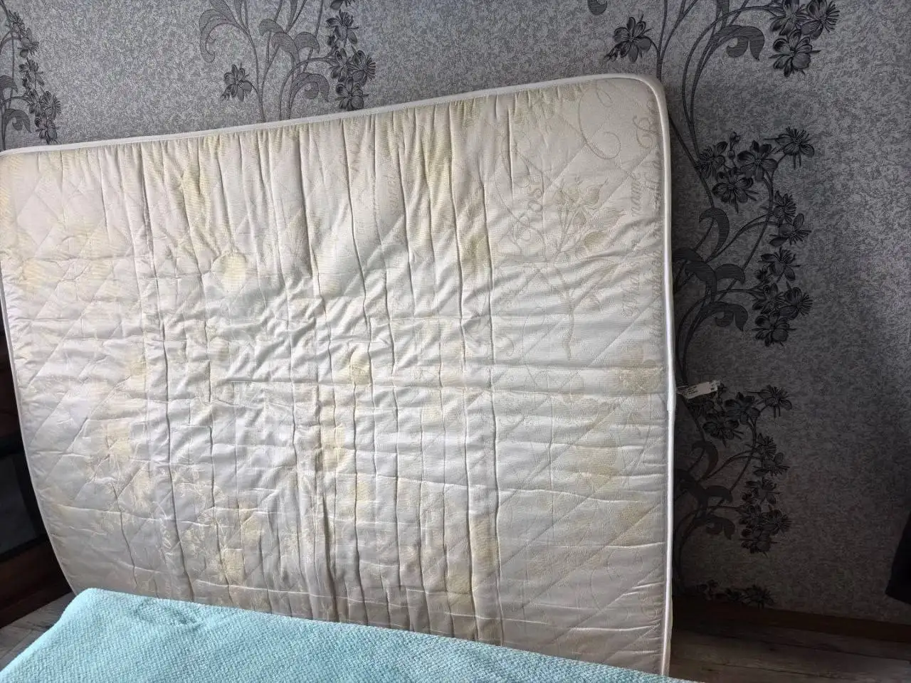 Продам матрас 200x160 средней жесткости - Мебель (Для дома и дачи) в Екатеринбург