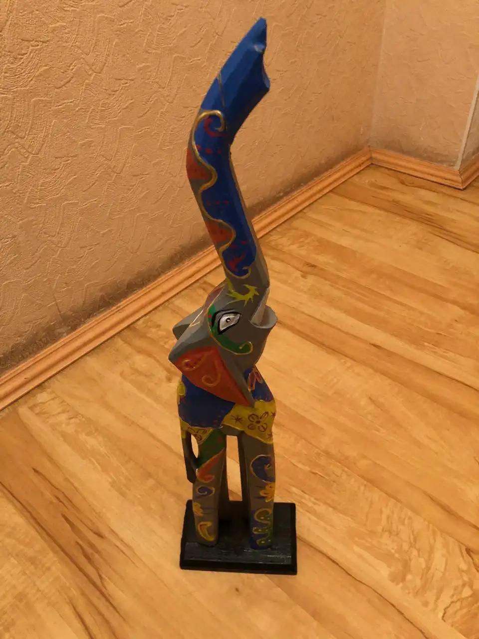 Статуэтка слона с трещиной - Статуэтки (Барахолка) в Екатеринбург