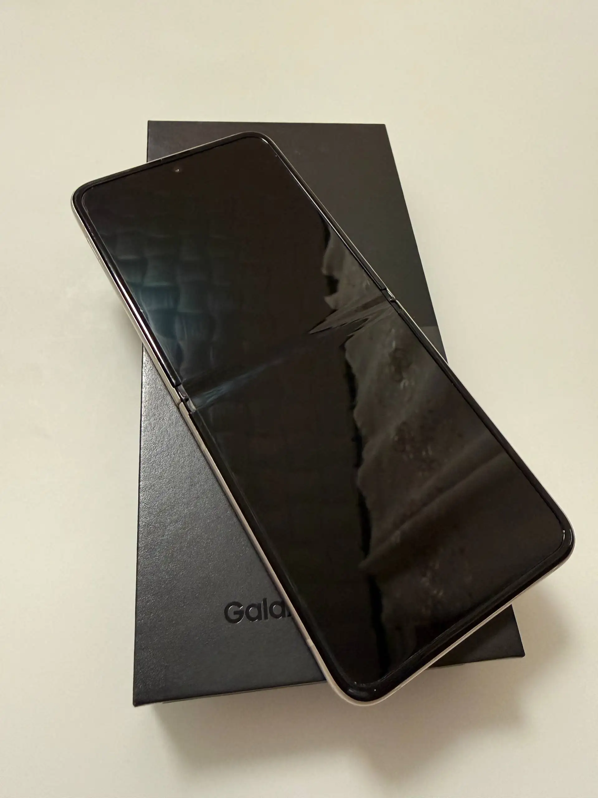 Samsung Galaxy Z Flip3 5G 256 ГБ в отличном состоянии - Смартфоны (Электроника) в Екатеринбург