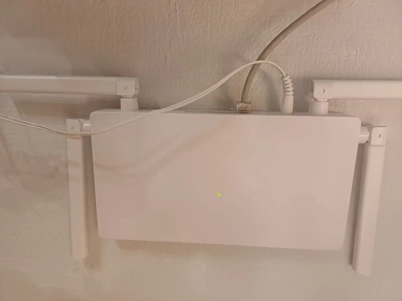 Продаю роутер HUAWEI - Сетевое оборудование (Электроника) в Екатеринбург