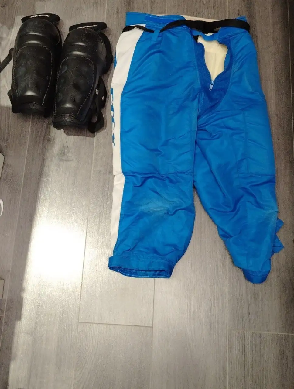 Продажа хоккейных штанов и наколенников - Спортивный инвентарь (Хобби и отдых) в Екатеринбург