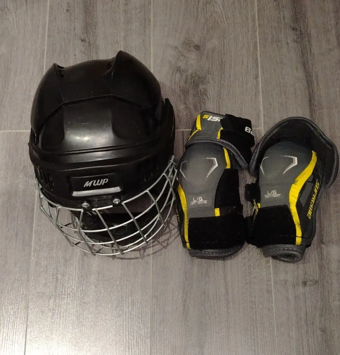 Хоккейный шлем и налокотники - Спортивные товары (Хобби и отдых) в Екатеринбург