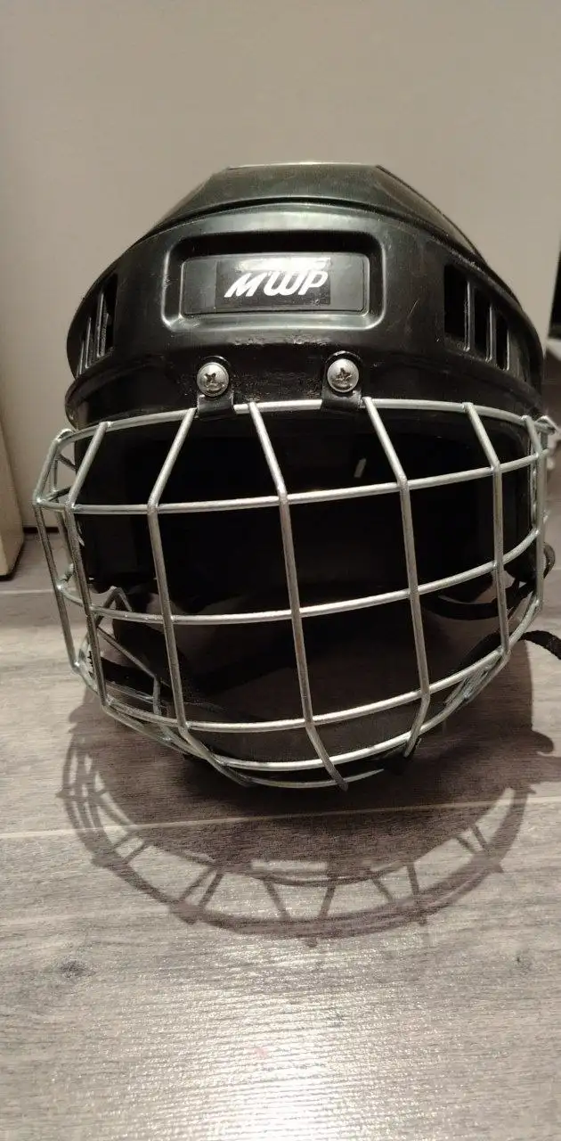 Хоккейный шлем и налокотники - Спортивные товары (Хобби и отдых) в Екатеринбург