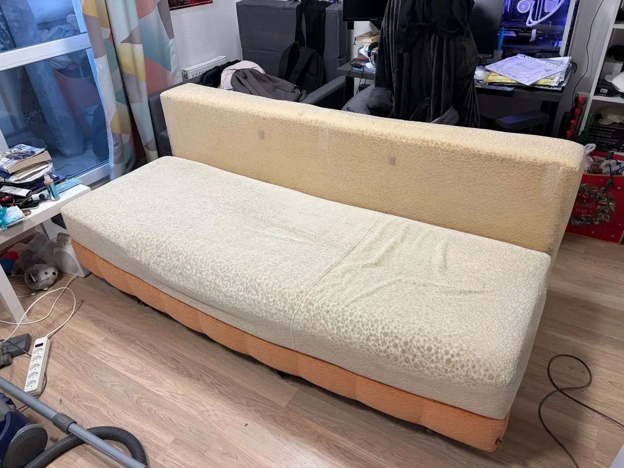 Продажа дивана-кровати с подушками - Мебель (Барахолка) в Екатеринбург