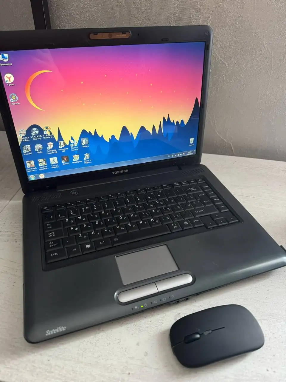 Ноутбук Toshiba 15.4" AMD / 3GB / 250GB - Ноутбуки (Электроника) в Екатеринбург