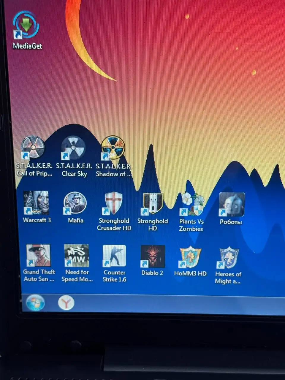 Ноутбук Toshiba 15.4" AMD / 3GB / 250GB - Ноутбуки (Электроника) в Екатеринбург