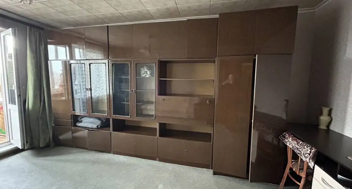 Бесплатная стенка для самовывоза - Барахолка в Екатеринбург