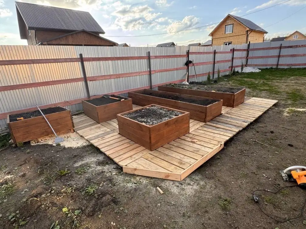 Высокие грядки из остатков доски от строительства - Сад и огород (Для дома и дачи) в Екатеринбург