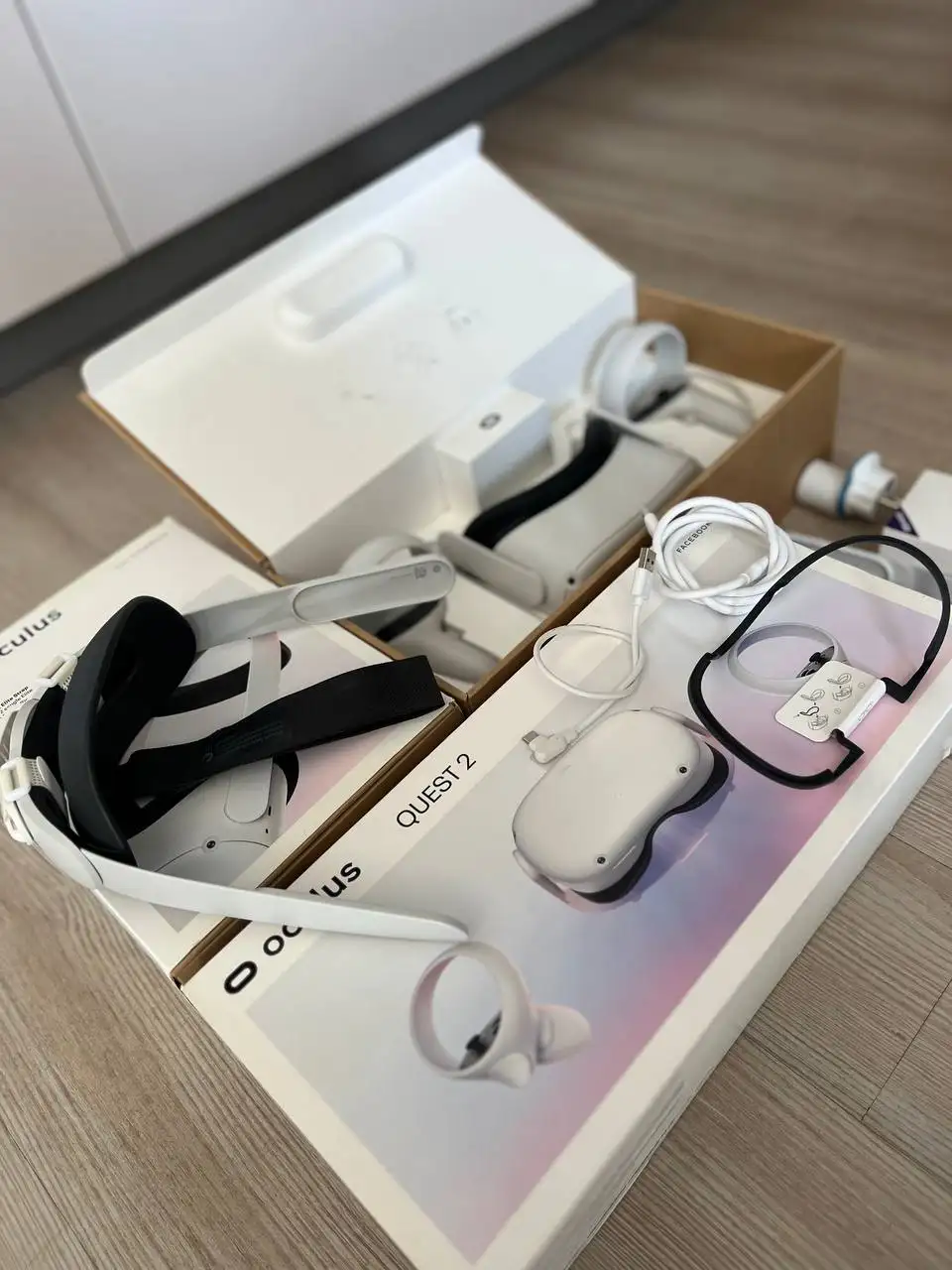 Продажа VR шлема Oculus Quest 2 128GB с играми и аксессуарами - VR-шлемы (Электроника) в Екатеринбург