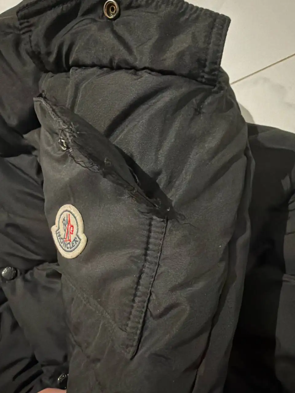 Пуховик Монклер новый с дефектом - Верхняя одежда (Одежда) в Екатеринбург