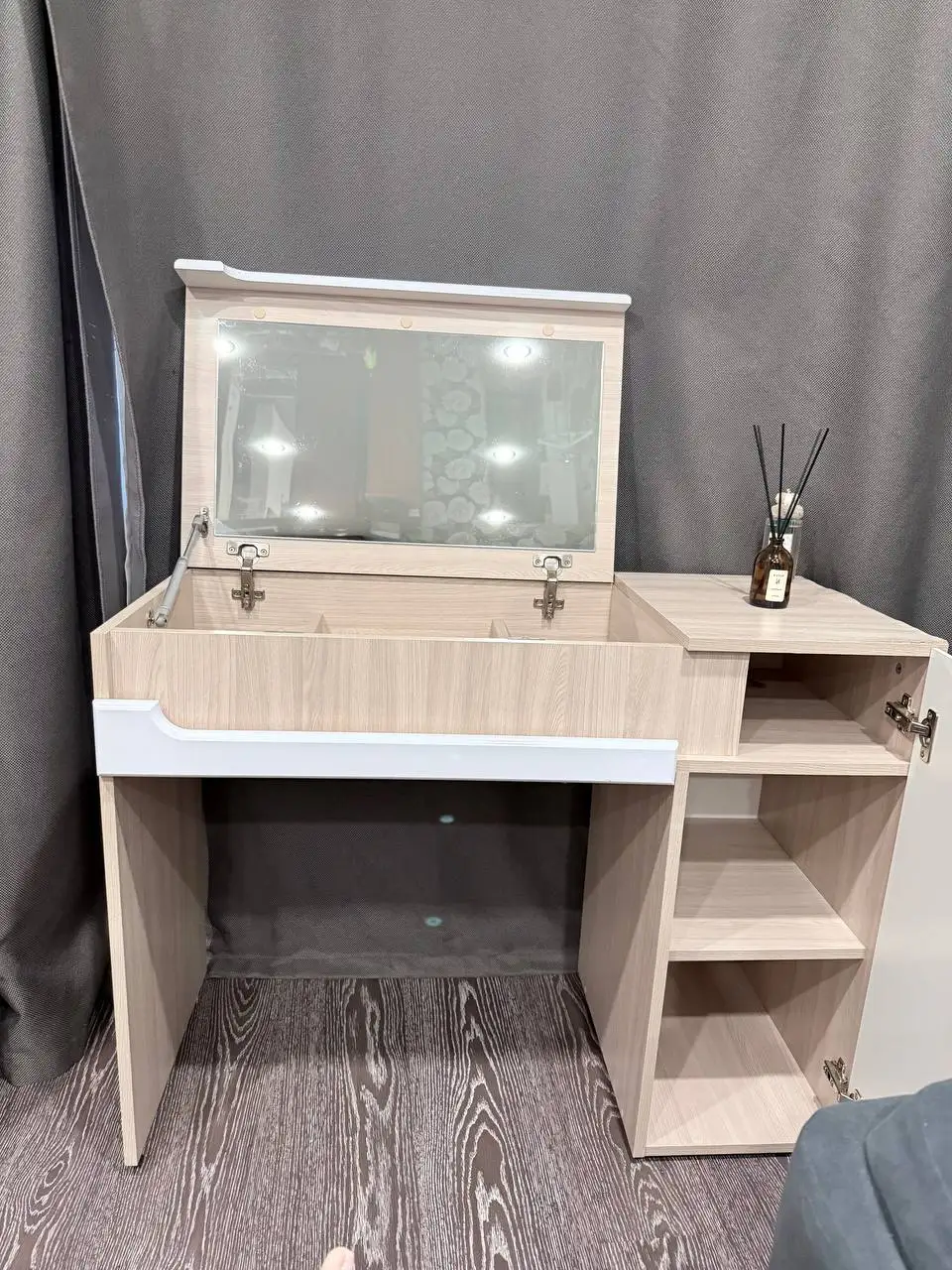 Туалетный стол в отличном состоянии - Барахолка в Екатеринбург