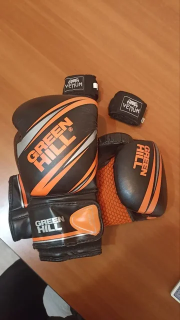 Продам боксерские перчатки и бинты - Пазлы в Екатеринбург