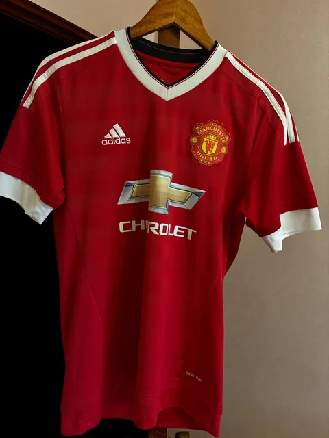 Футболка Манчестер Юнайтед размер M - Cвадебные платья в Екатеринбург