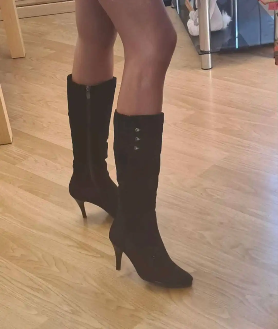 Новые замшевые сапоги 38 размера - Обувь (Одежда) в Екатеринбург