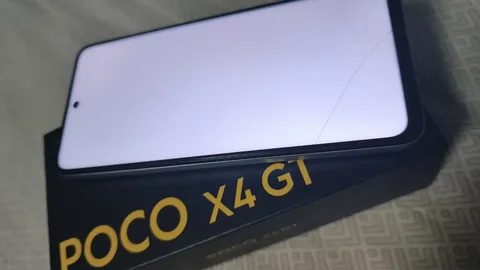 Продам Poco X4 GT 8/256G с небольшим дефектом экрана - БСЕ оборудования в Екатеринбург