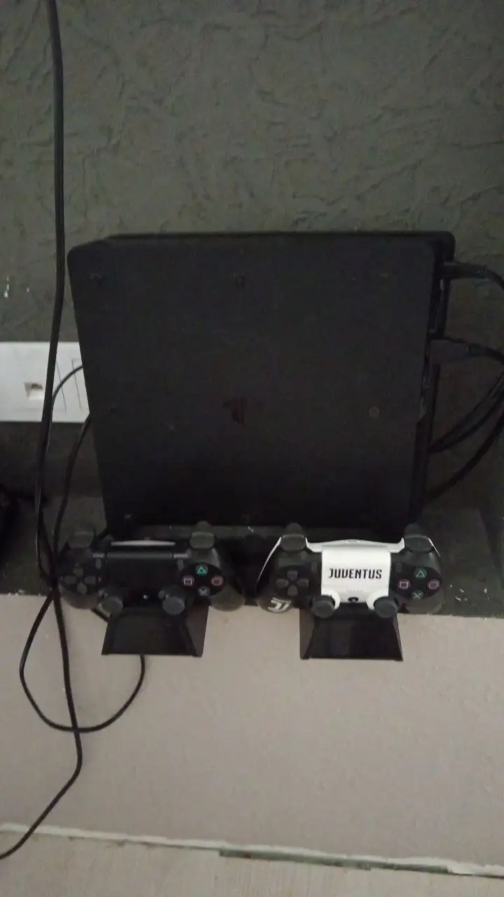 Продажа Sony PS4 Slim с подпиской и играми - Игры и приставки (Хобби и отдых) в Екатеринбург