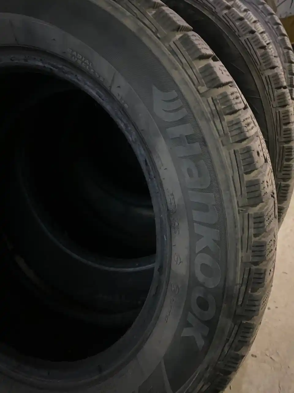 Продам зимние шипованные шины Hankook