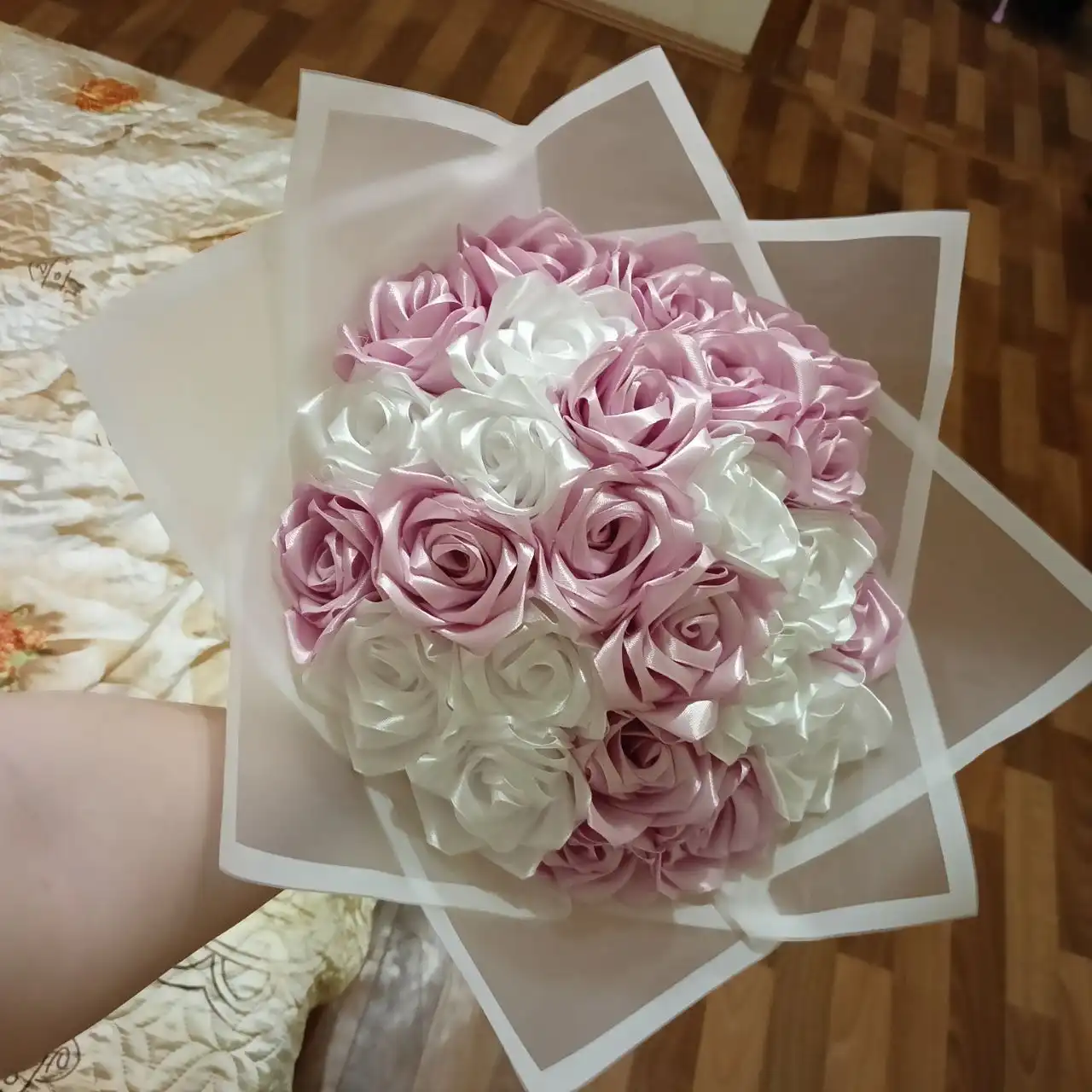 Уникальный букет роз из лент