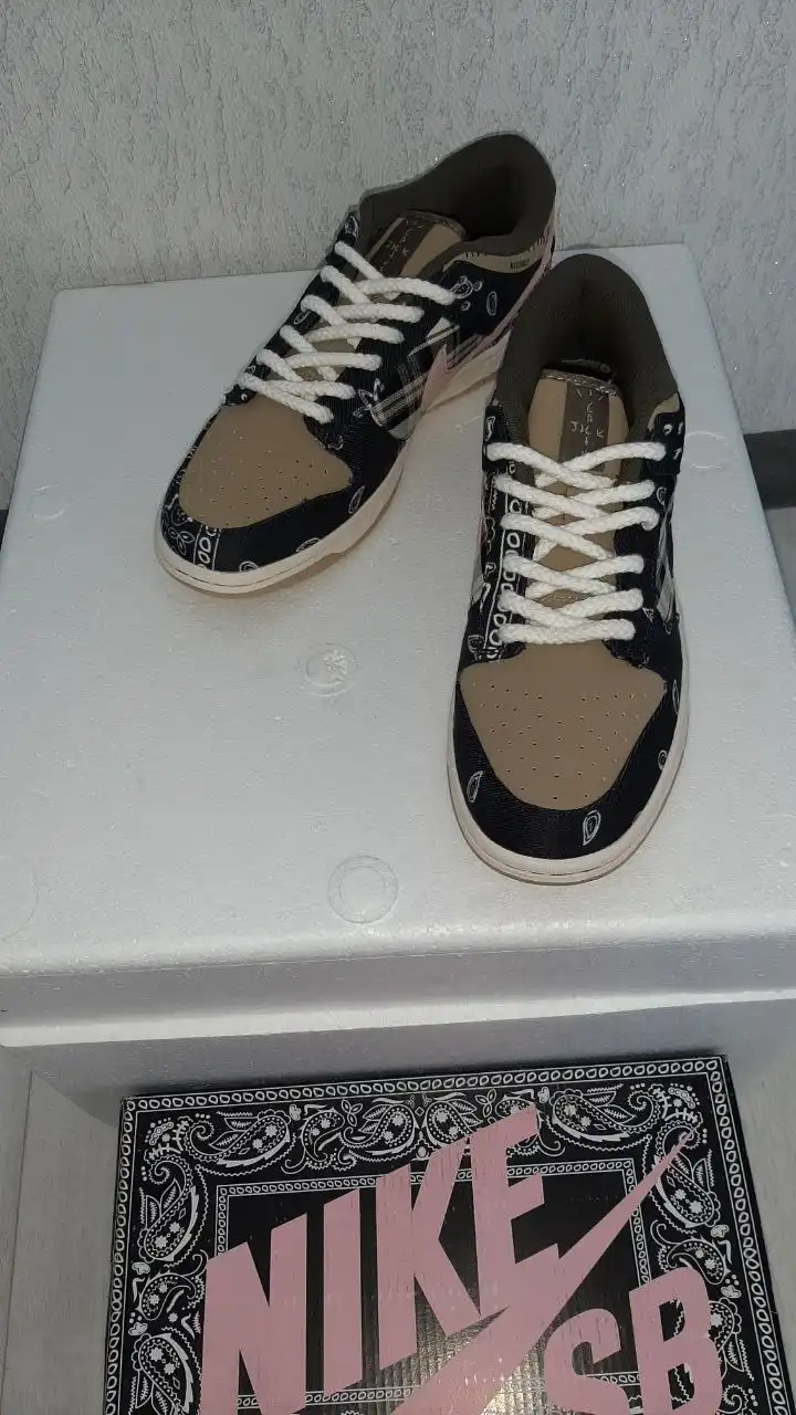 Кроссовки 46 размер новые в коробке