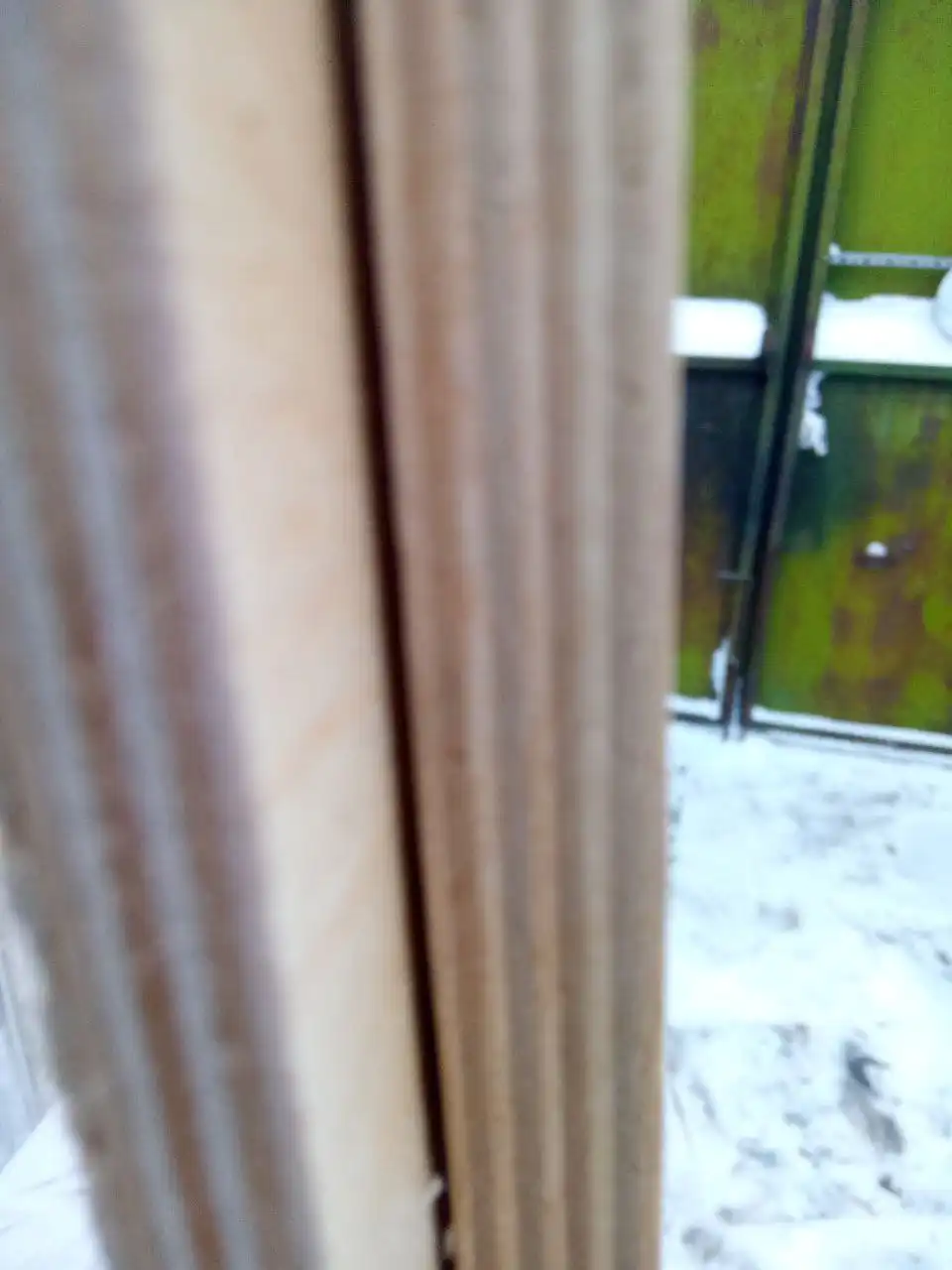 Продам два листа фанеры 9 мм 152х152