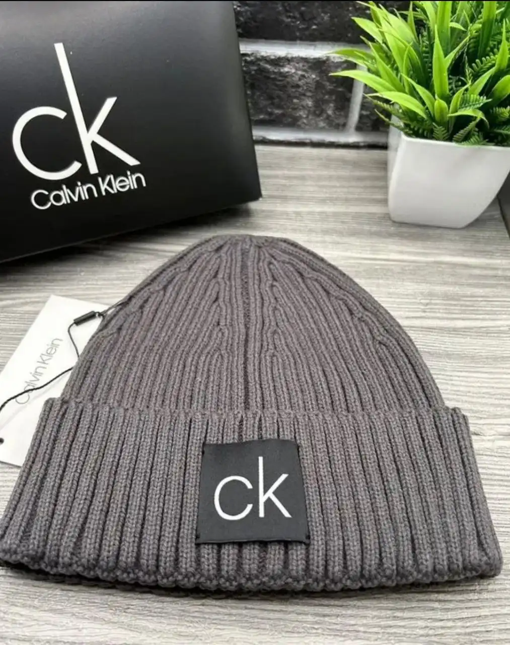 Продам шапку Calvin Klein