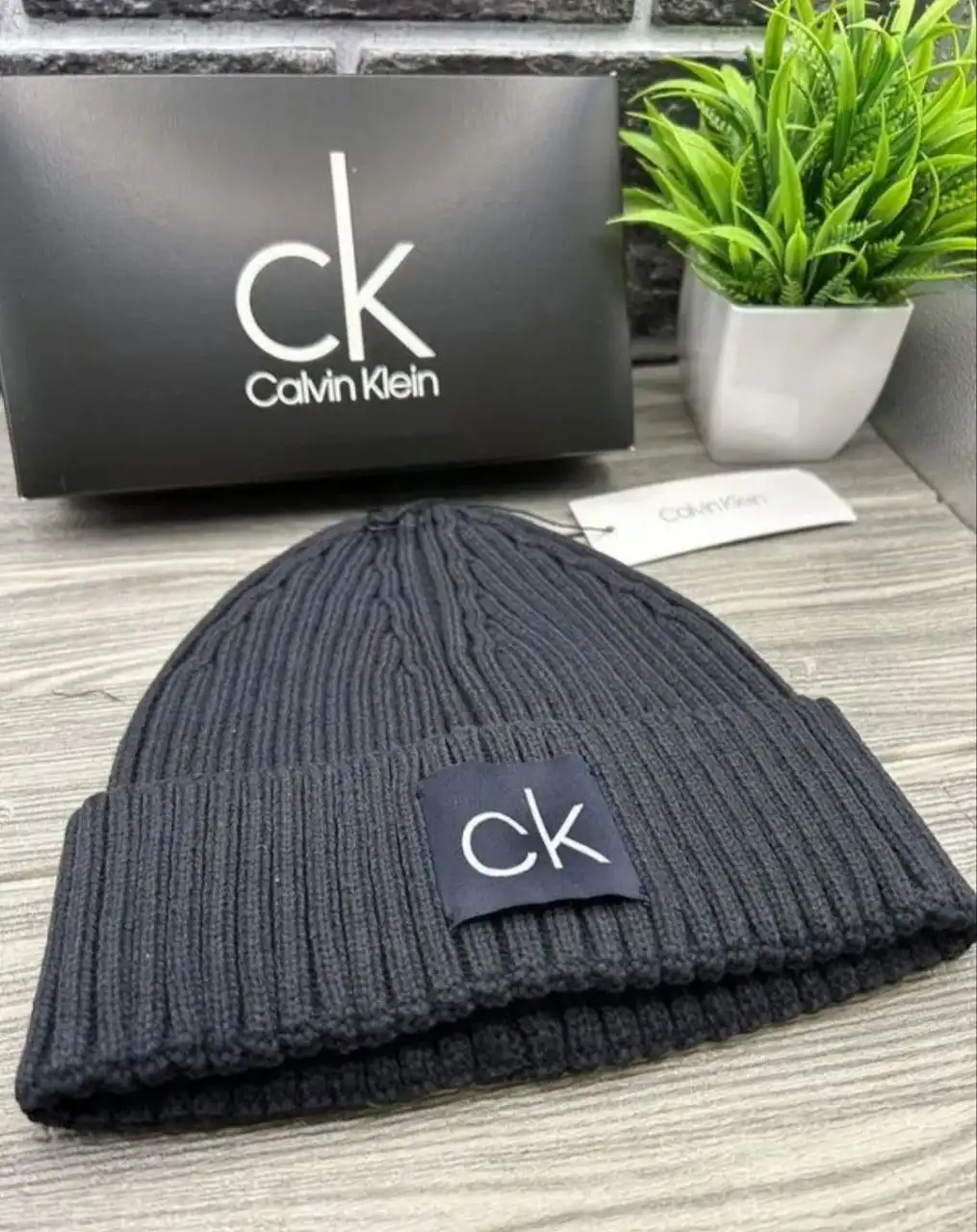 Продам шапку Calvin Klein