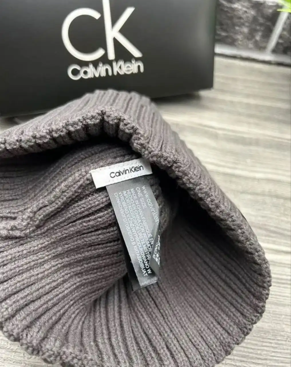Продам шапку Calvin Klein