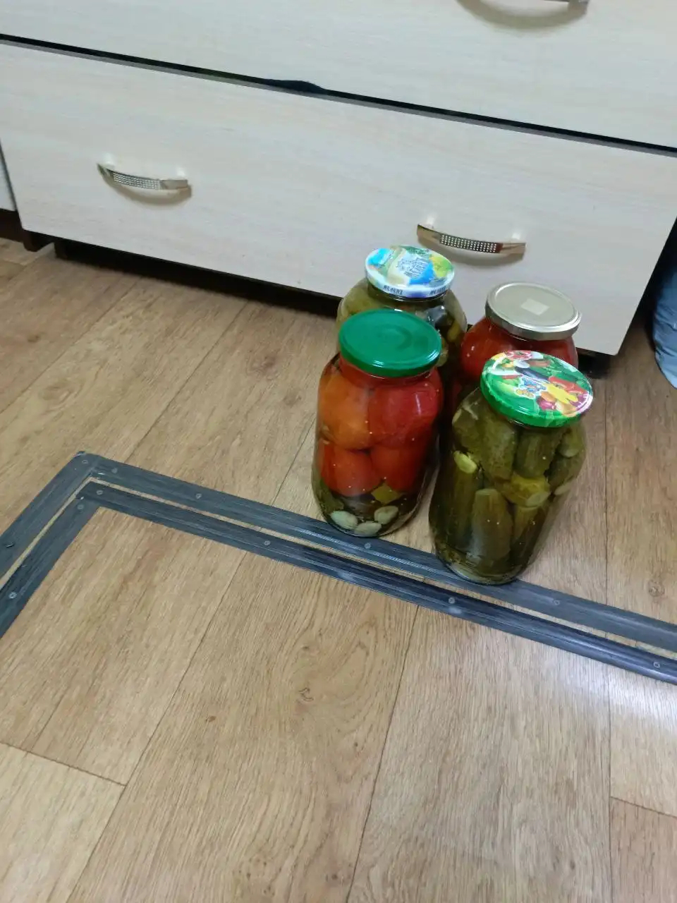 Домашние маринованные огурчики и помидоры