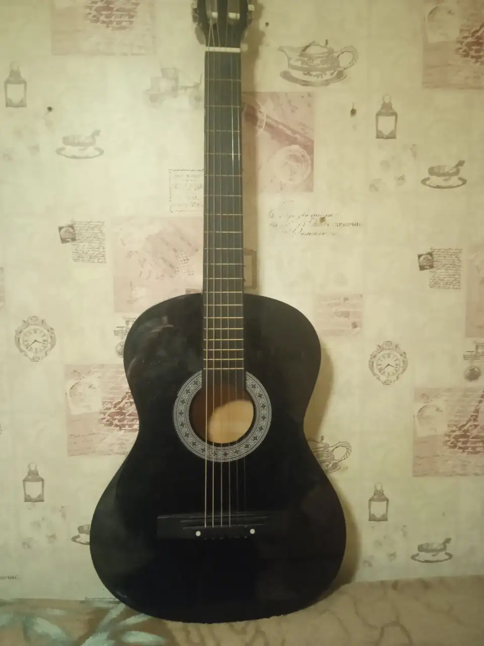 Продам классическую гитару - Музыкальные инструменты (Хобби и отдых) в Тюмень