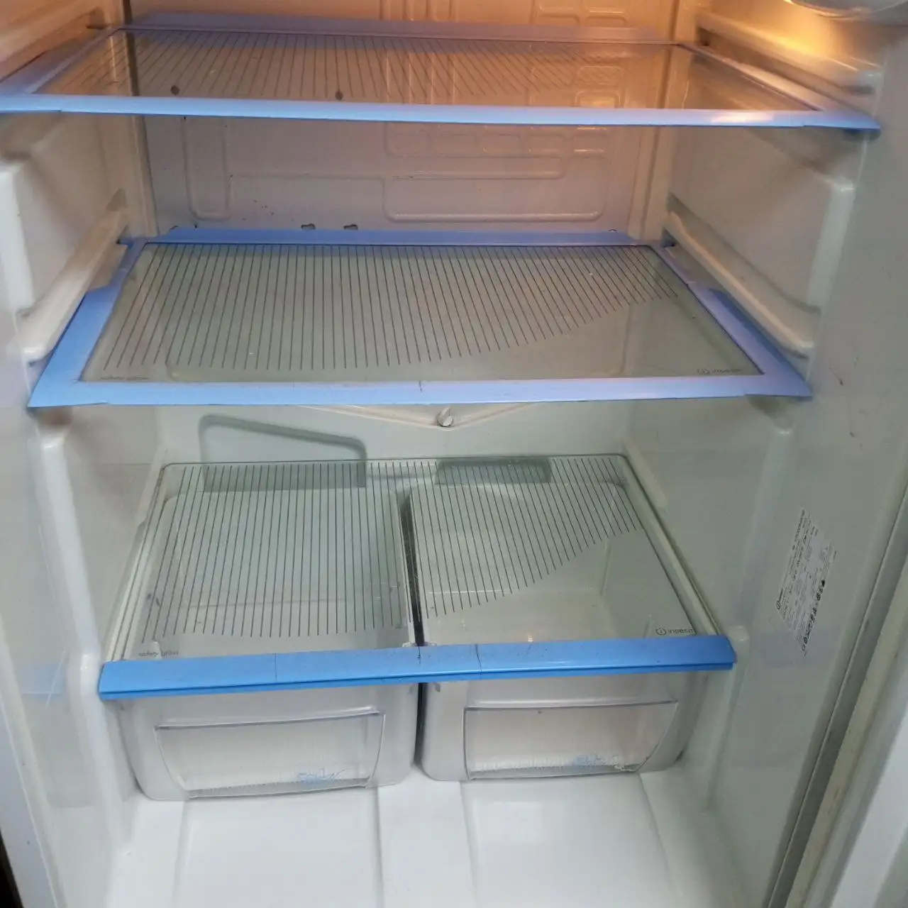 Продам холодильник Индезит - Холодильники (Для дома и дачи) в Тюмень