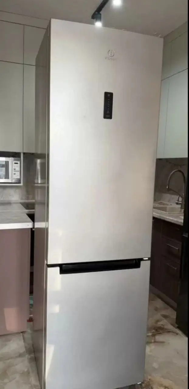 Продам двухметровый холодильник - Холодильники (Для дома и дачи) в Тюмень