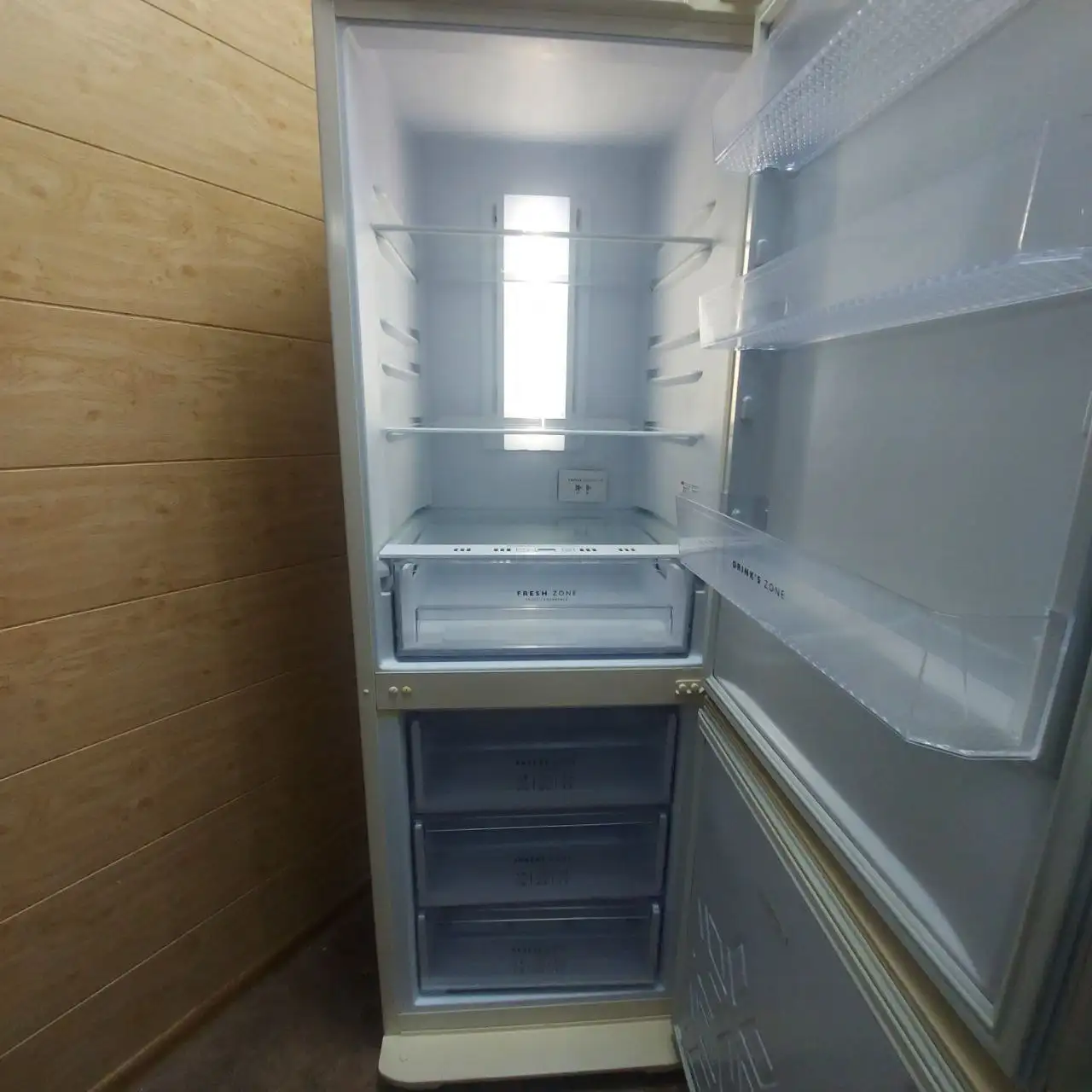 Продам холодильник в бежевом цвете - Холодильники (Для дома и дачи) в Тюмень