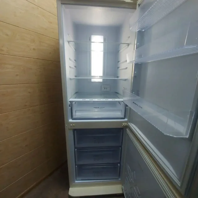 Продам холодильник в бежевом цвете - частное объявление в Тюмень