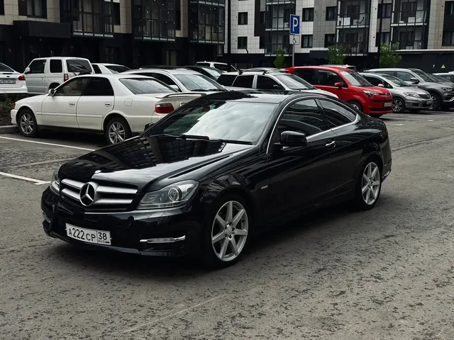 Продам Mercedes C250 2011 года - Кроссовер/SUV в Тюмень
