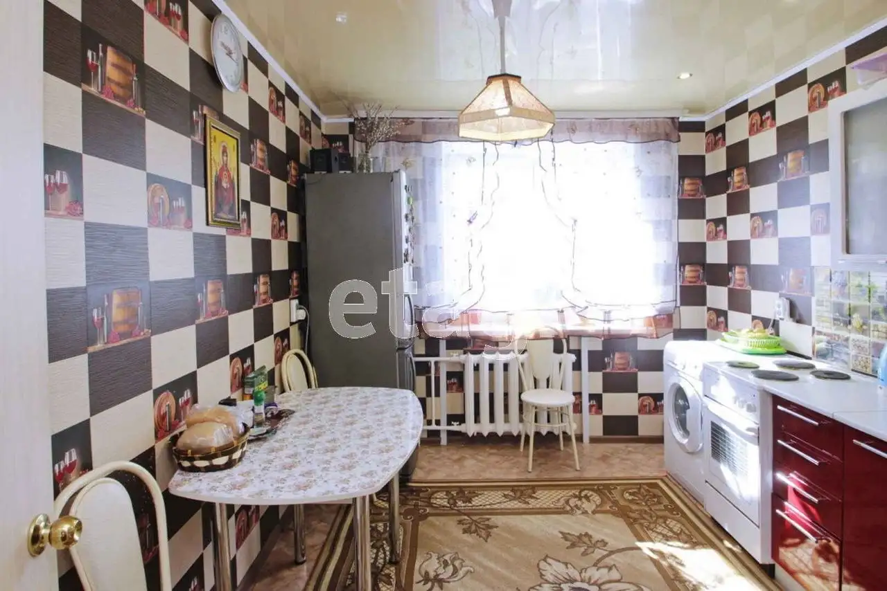 Светлая трёхкомнатная квартира в кирпичном доме - Квартиры (Недвижимость) в Тюмень