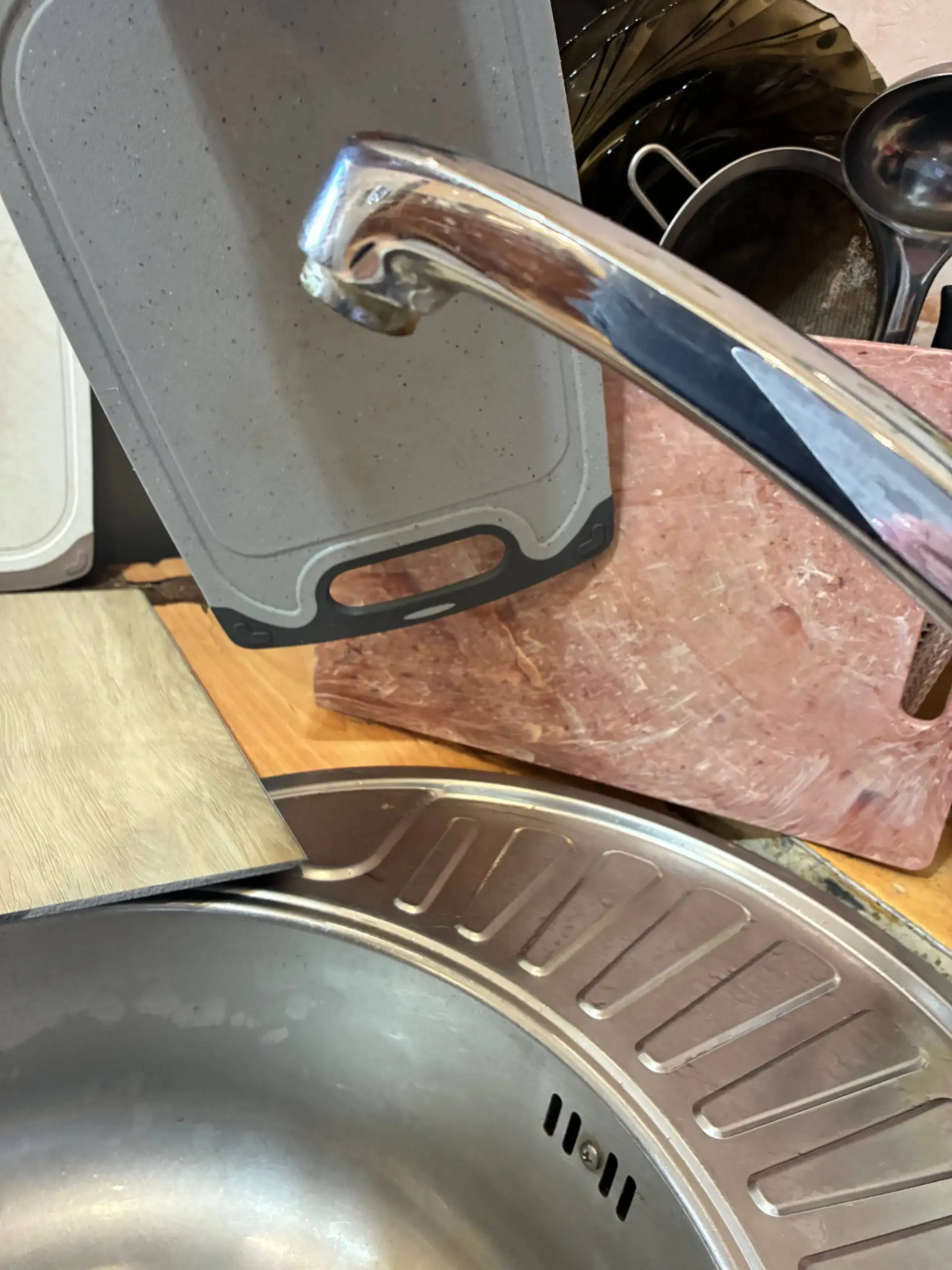 Продажа люстры, крана и раковины - Сантехника и освещение (Для дома и дачи) в Тюмень